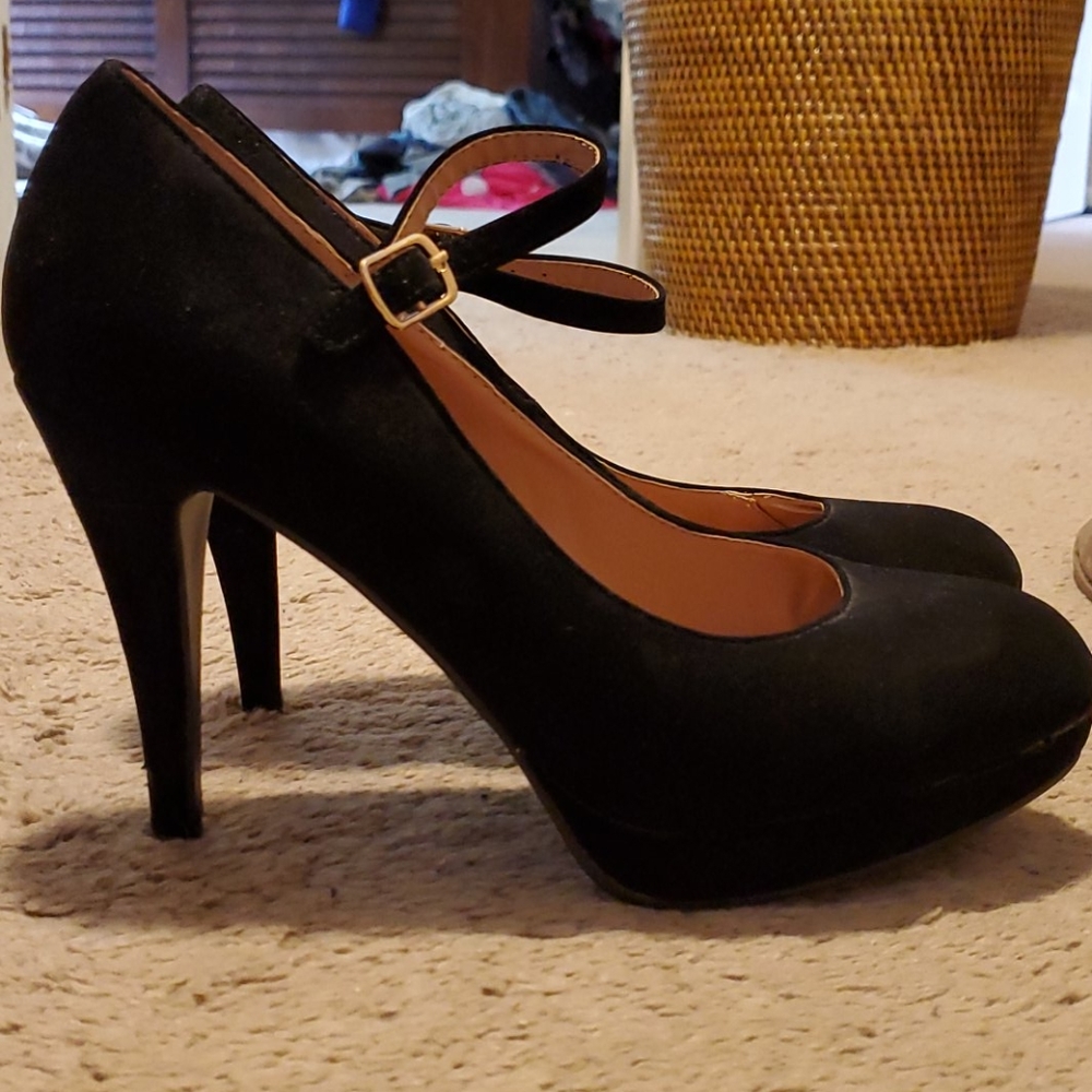 Heels - Picture 2 of 2